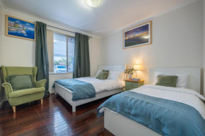 Warmth house nr airport 2rooms 5beds Yard n parking